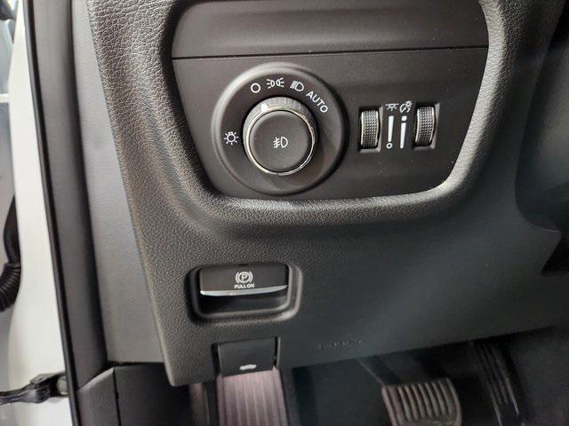 new 2025 Jeep Grand Cherokee car, priced at $50,520