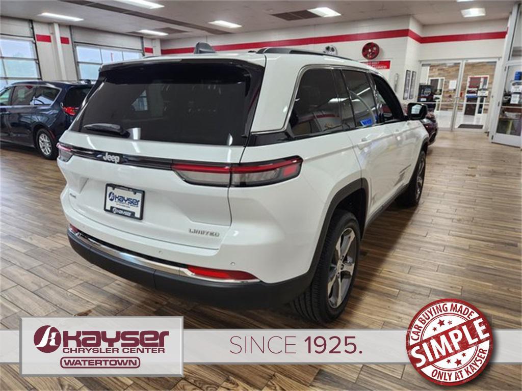 new 2025 Jeep Grand Cherokee car, priced at $44,795