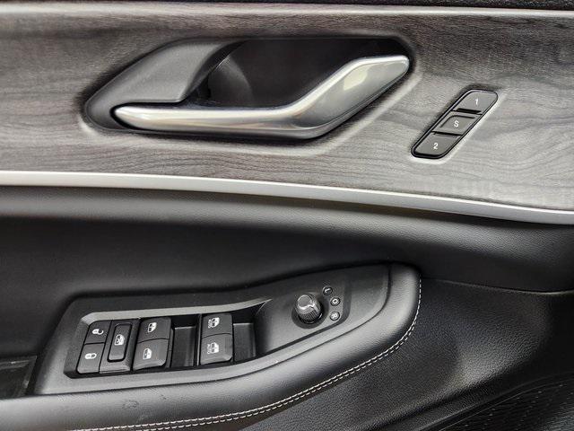 new 2025 Jeep Grand Cherokee car, priced at $50,520