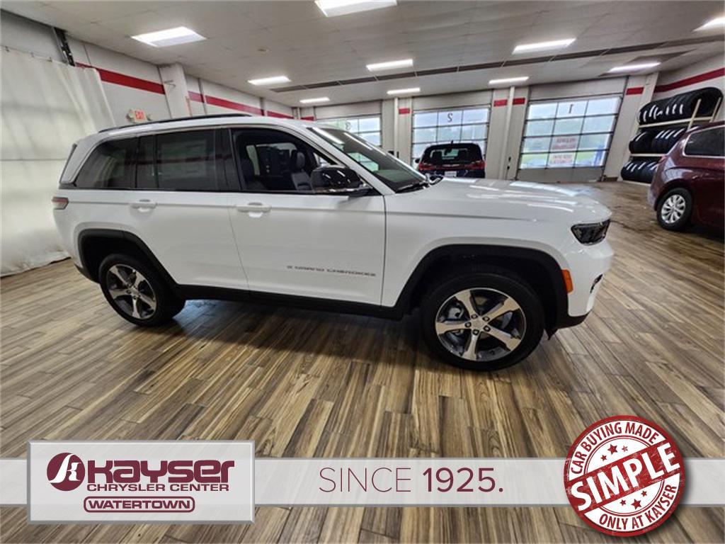 new 2025 Jeep Grand Cherokee car, priced at $44,795