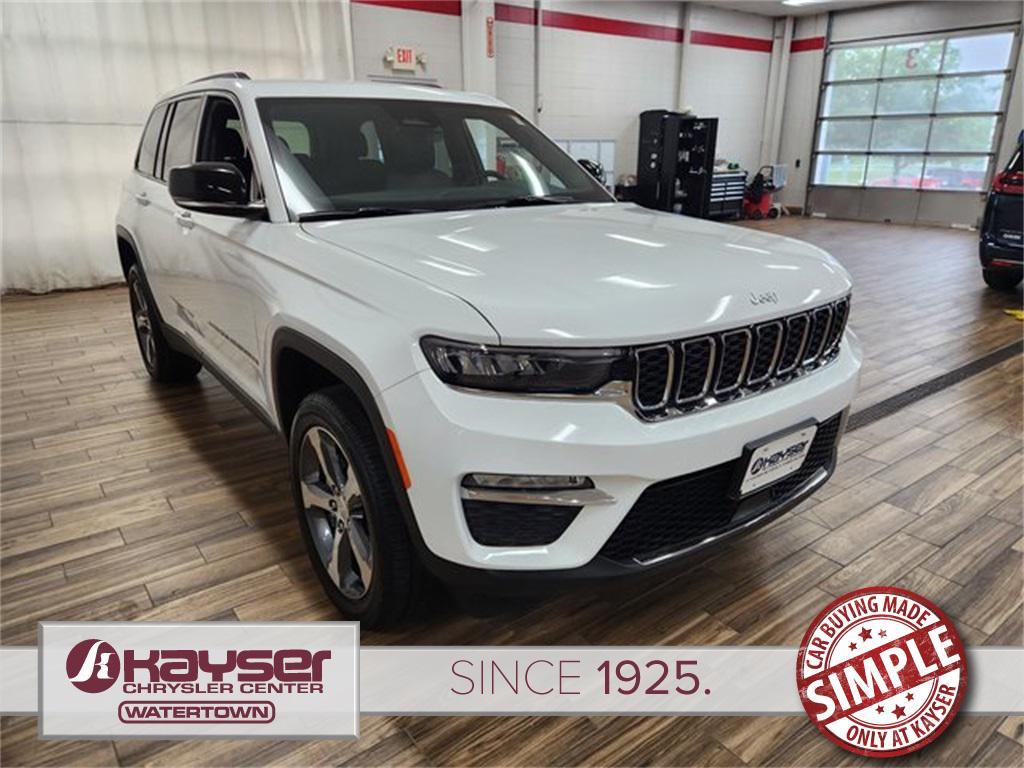 new 2025 Jeep Grand Cherokee car, priced at $44,795