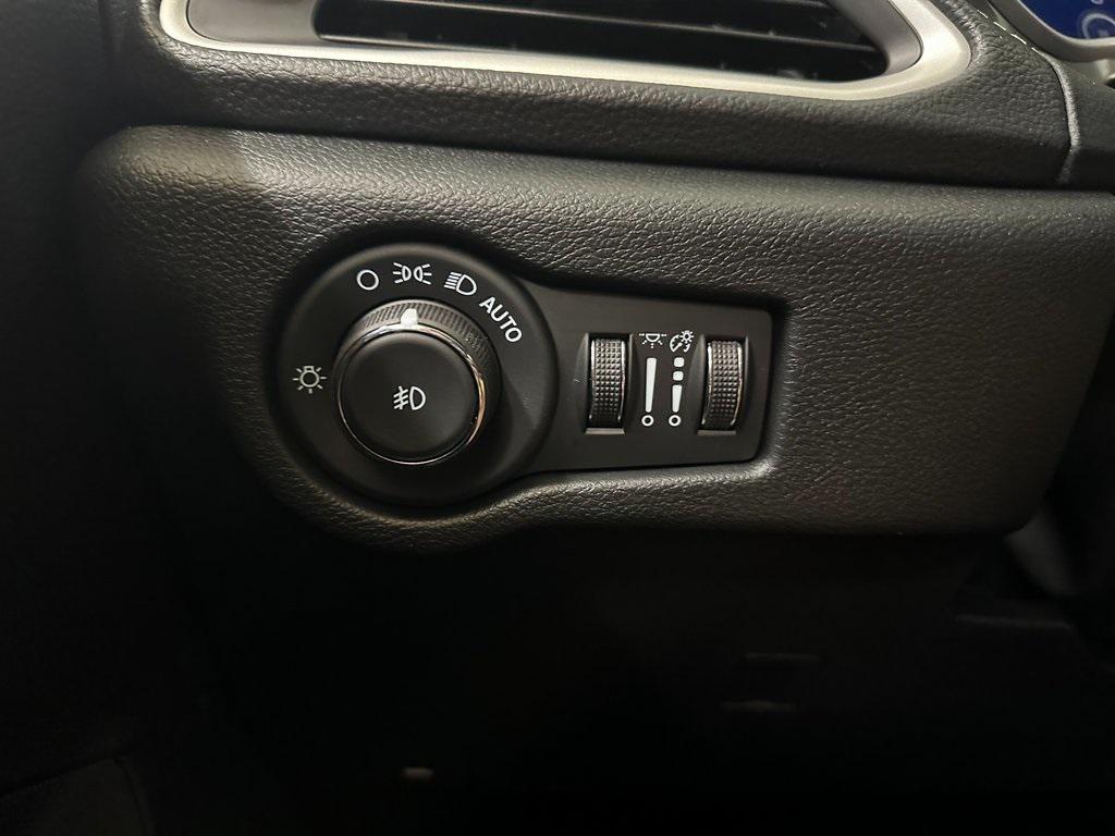 new 2026 Chrysler Pacifica car, priced at $39,999