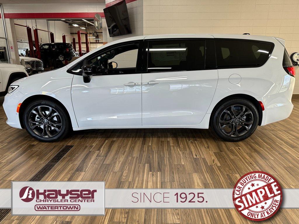 new 2026 Chrysler Pacifica car, priced at $39,999