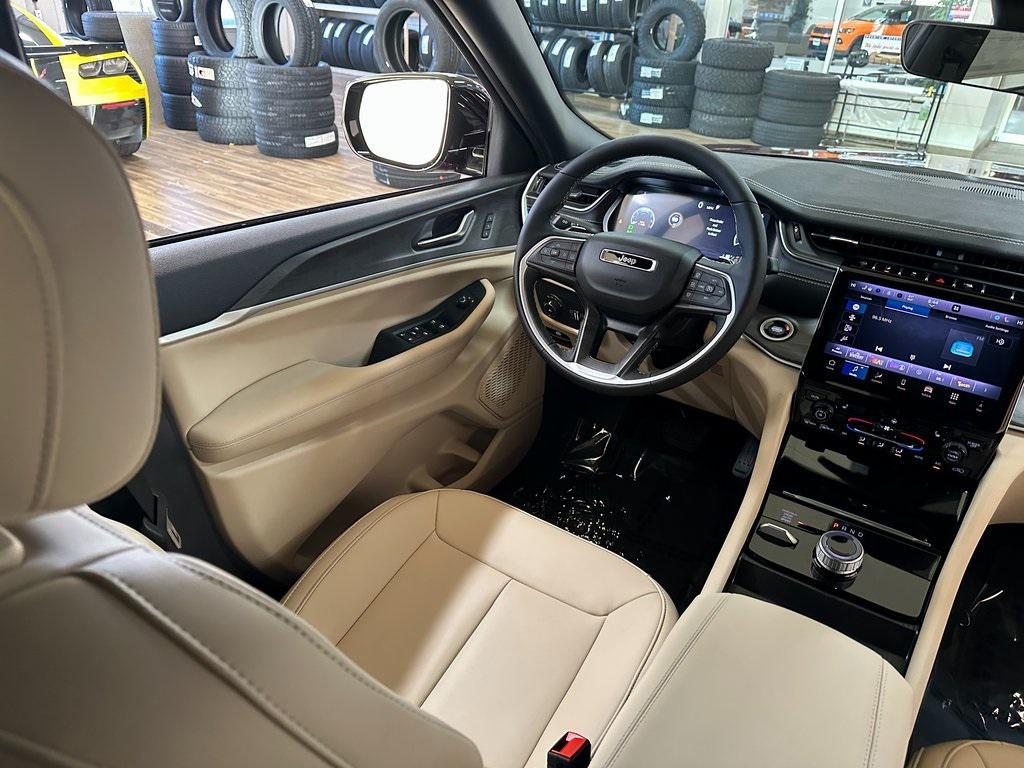 new 2025 Jeep Grand Cherokee car, priced at $48,291