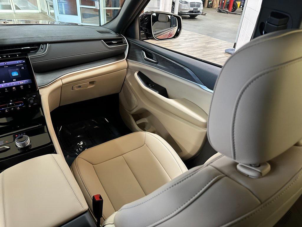 new 2025 Jeep Grand Cherokee car, priced at $48,291