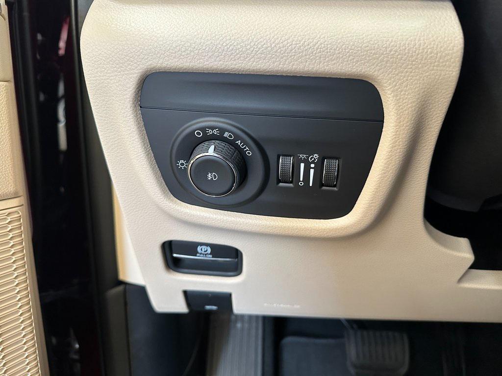 new 2025 Jeep Grand Cherokee car, priced at $48,291