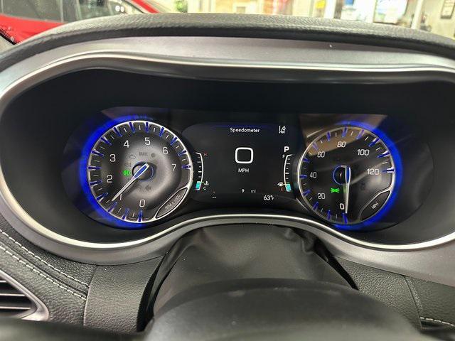 new 2025 Chrysler Pacifica car, priced at $51,386