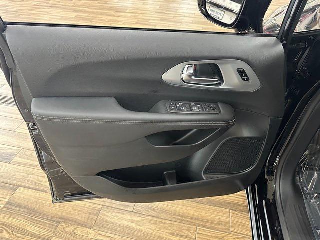 new 2025 Chrysler Pacifica car, priced at $51,386