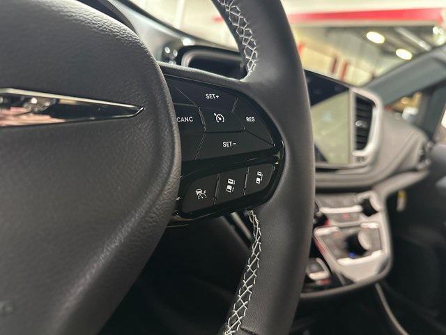 new 2025 Chrysler Pacifica car, priced at $51,386