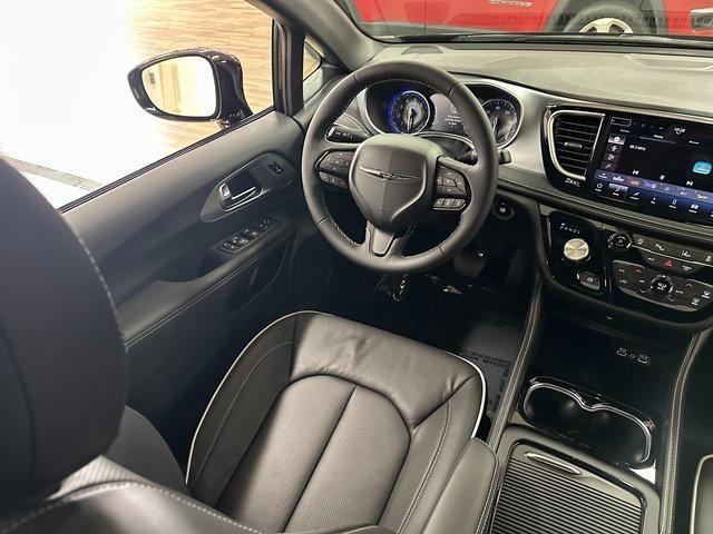 new 2025 Chrysler Pacifica car, priced at $51,386