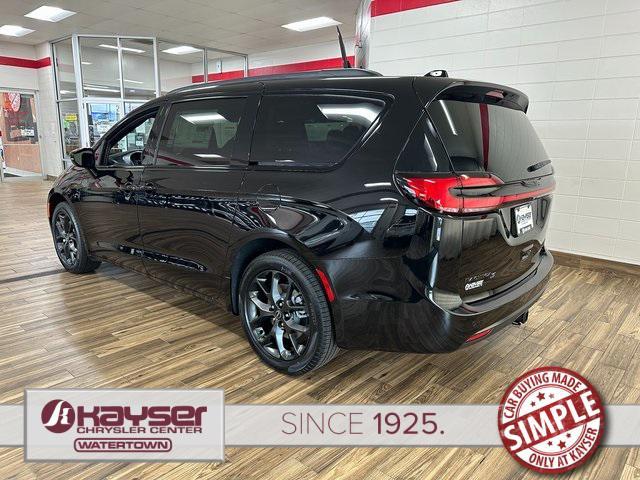 new 2025 Chrysler Pacifica car, priced at $51,386