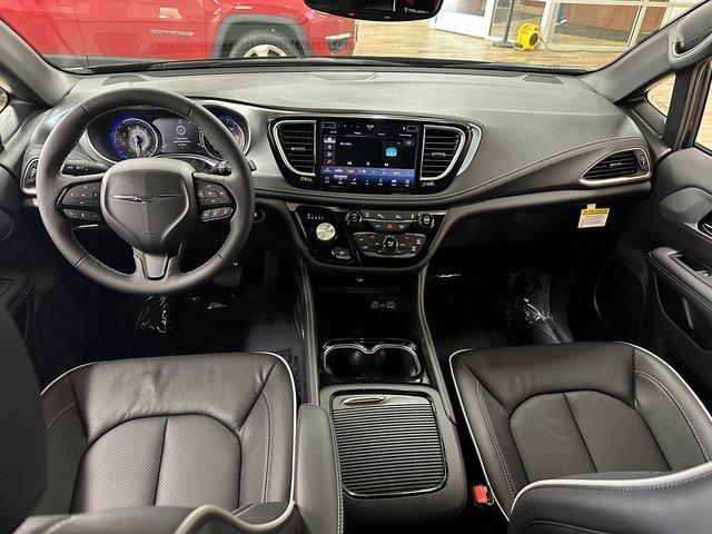new 2025 Chrysler Pacifica car, priced at $51,386