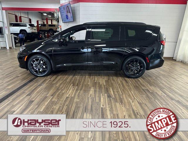 new 2025 Chrysler Pacifica car, priced at $51,386