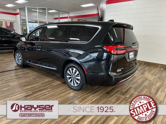 used 2023 Chrysler Pacifica Hybrid car, priced at $30,076