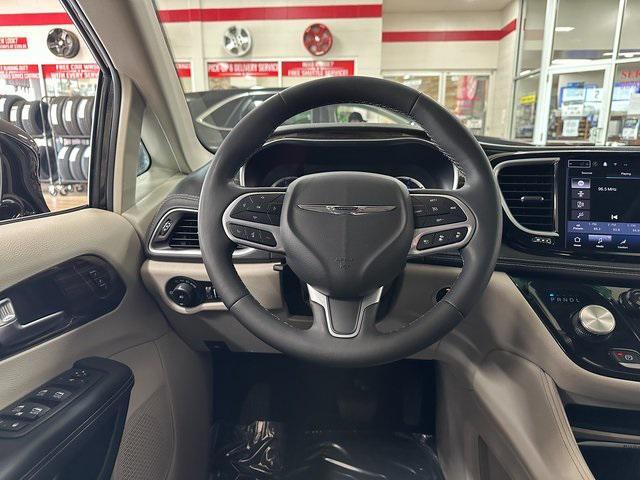 used 2023 Chrysler Pacifica Hybrid car, priced at $30,076