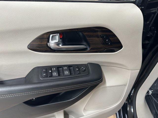 used 2023 Chrysler Pacifica Hybrid car, priced at $30,076