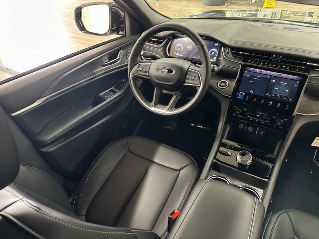 new 2025 Jeep Grand Cherokee car, priced at $49,560