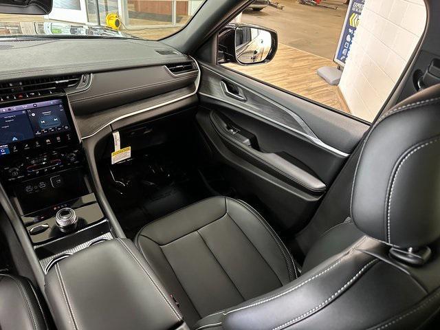 new 2025 Jeep Grand Cherokee car, priced at $49,560