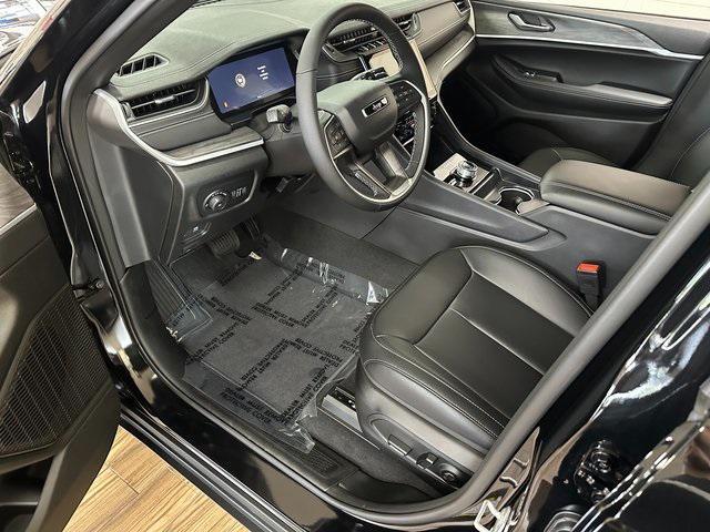 new 2025 Jeep Grand Cherokee car, priced at $49,560