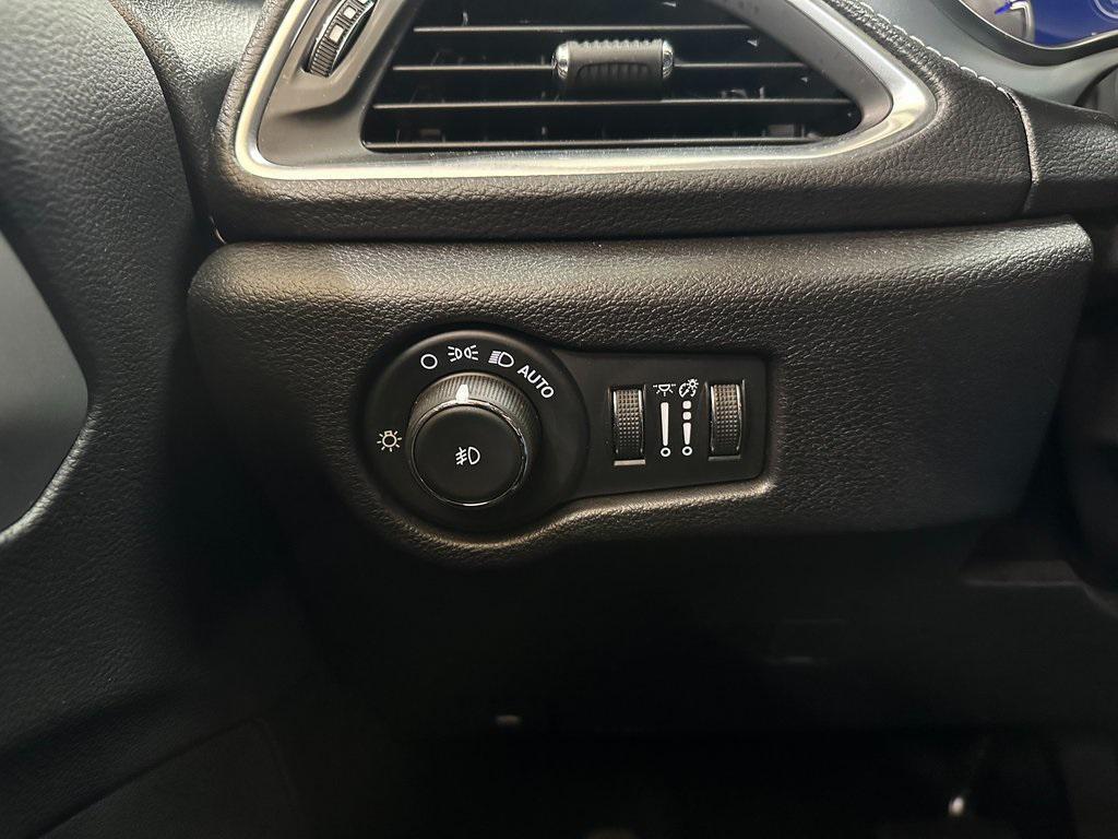 used 2025 Chrysler Pacifica car, priced at $39,518