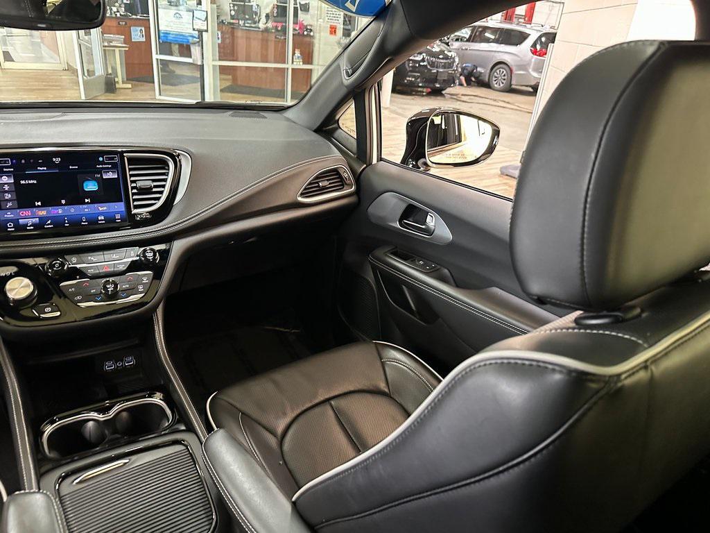 used 2025 Chrysler Pacifica car, priced at $39,518