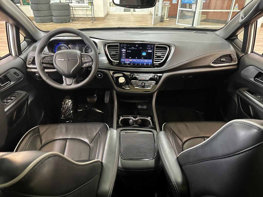 used 2025 Chrysler Pacifica car, priced at $39,518