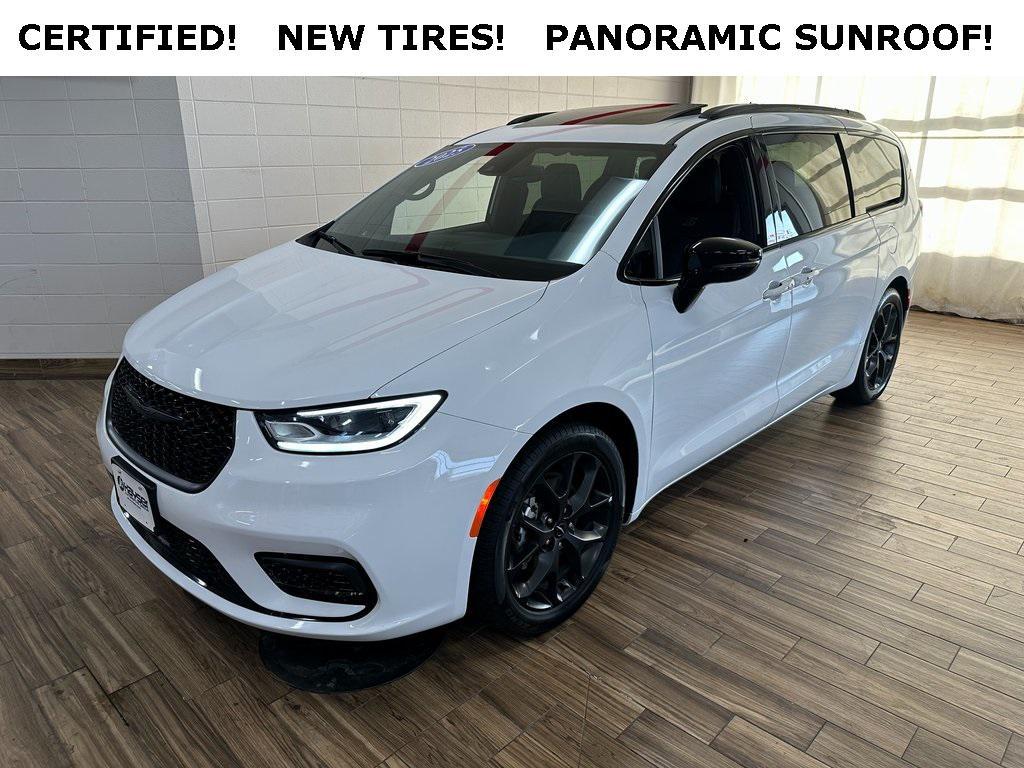 used 2025 Chrysler Pacifica car, priced at $39,518