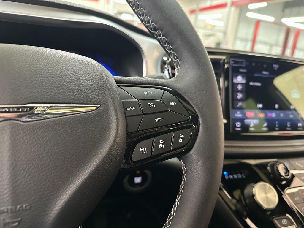 used 2025 Chrysler Pacifica car, priced at $39,518