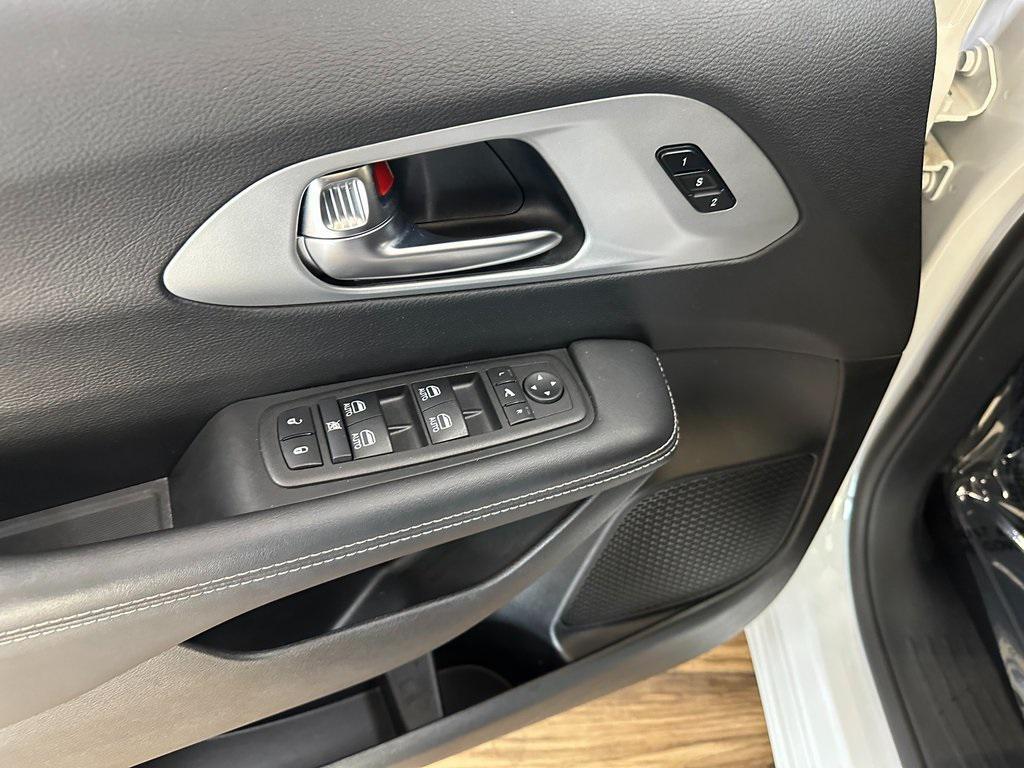 used 2025 Chrysler Pacifica car, priced at $39,518