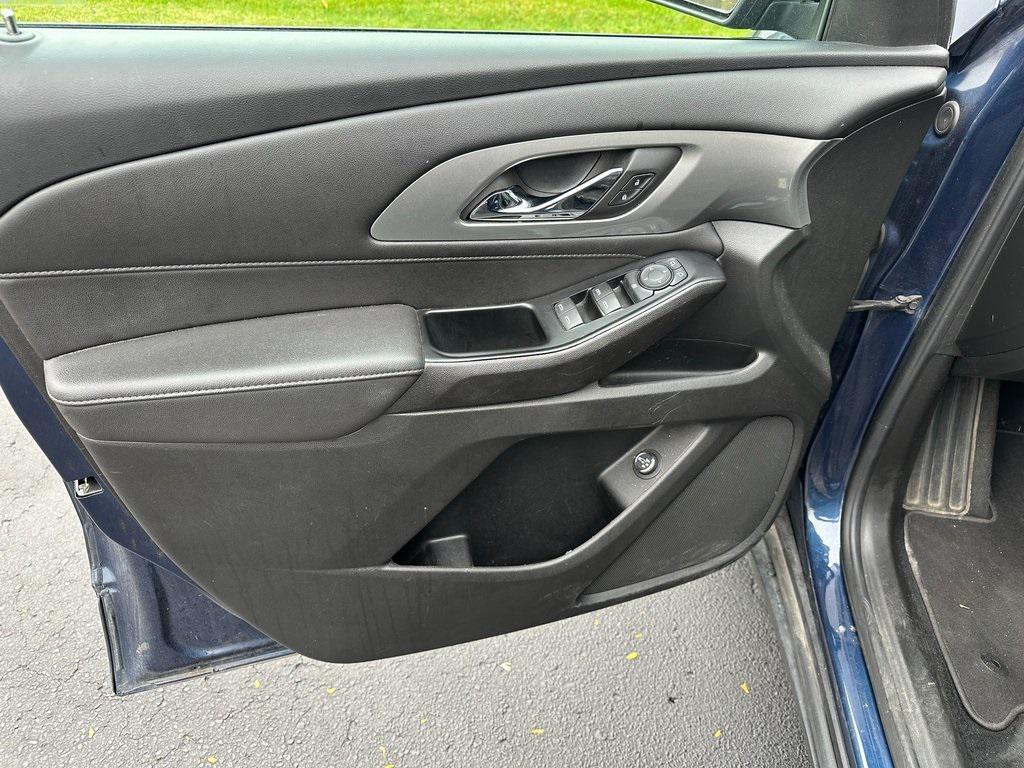 used 2023 Chevrolet Traverse car, priced at $29,861