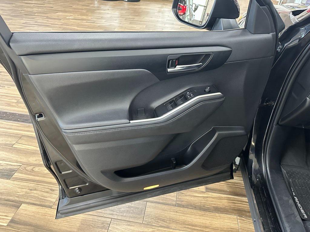 used 2020 Toyota Highlander Hybrid car, priced at $30,661