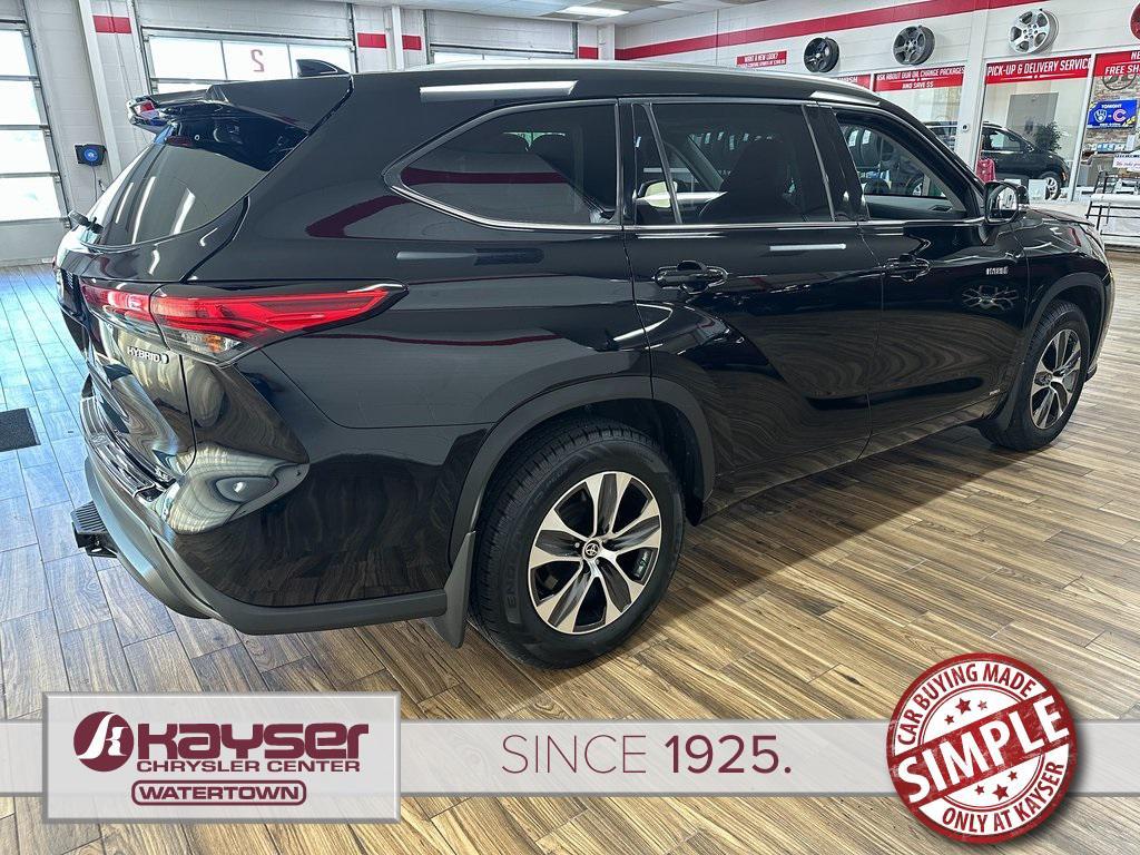 used 2020 Toyota Highlander Hybrid car, priced at $30,661
