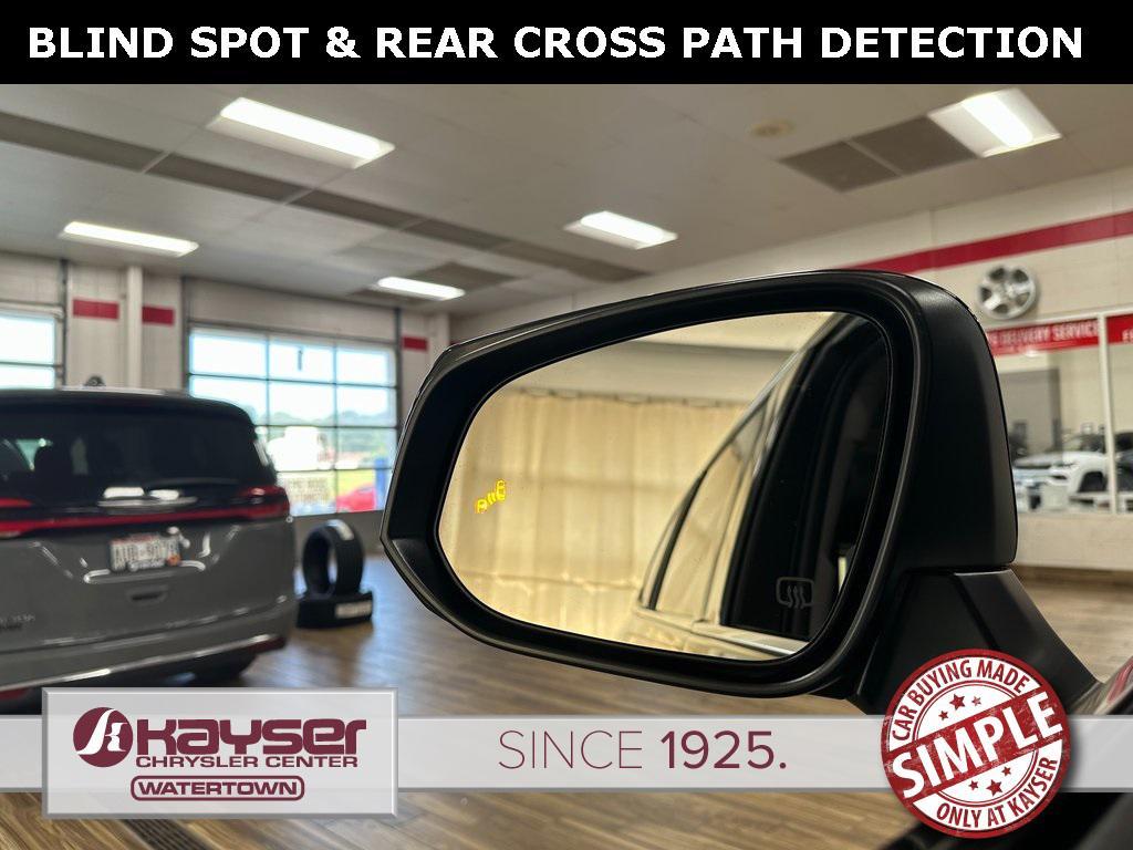 used 2020 Toyota Highlander Hybrid car, priced at $30,661