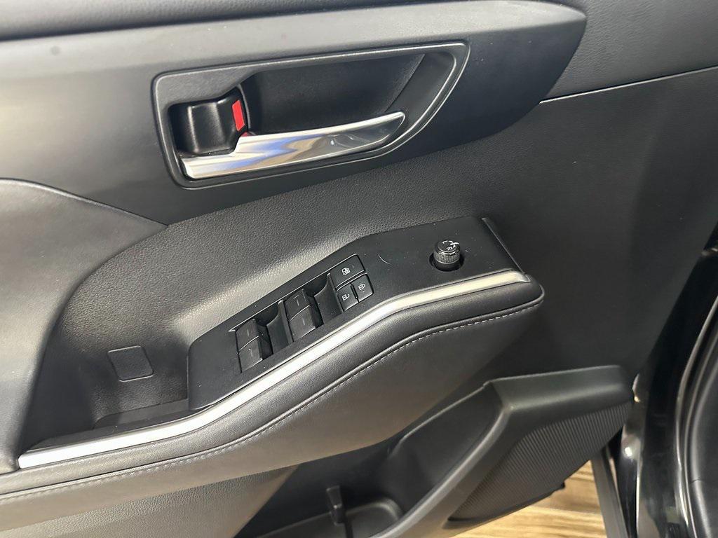 used 2020 Toyota Highlander Hybrid car, priced at $30,661