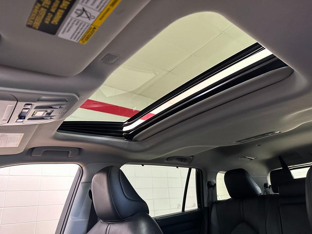 used 2020 Toyota Highlander Hybrid car, priced at $30,661