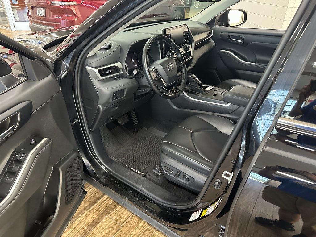 used 2020 Toyota Highlander Hybrid car, priced at $30,661