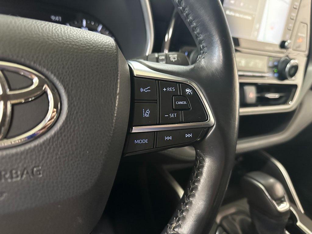 used 2020 Toyota Highlander Hybrid car, priced at $30,661