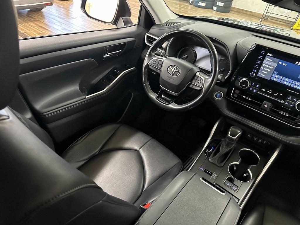 used 2020 Toyota Highlander Hybrid car, priced at $30,661