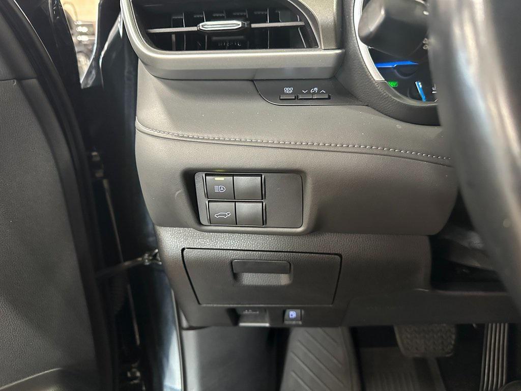 used 2020 Toyota Highlander Hybrid car, priced at $30,661