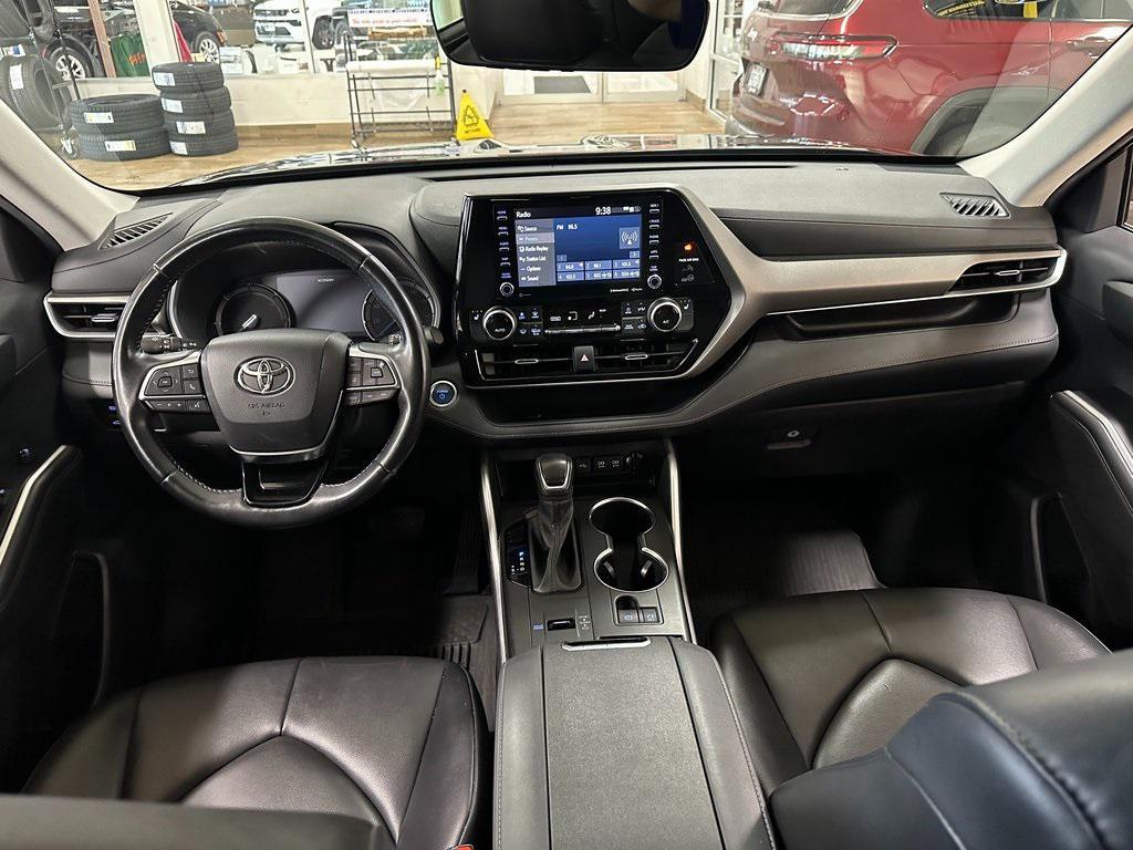 used 2020 Toyota Highlander Hybrid car, priced at $30,661