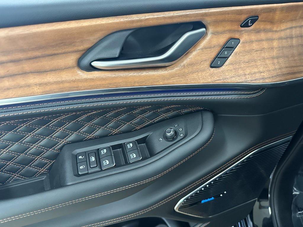 new 2025 Jeep Grand Cherokee car, priced at $61,649