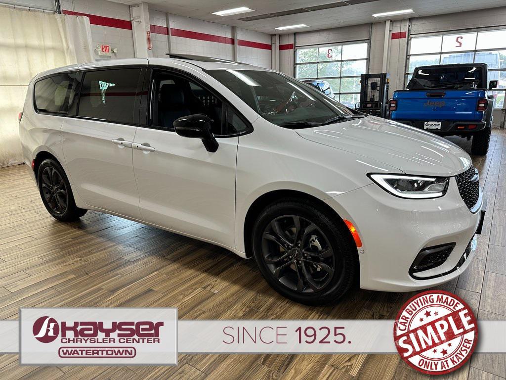 new 2026 Chrysler Pacifica car, priced at $42,985