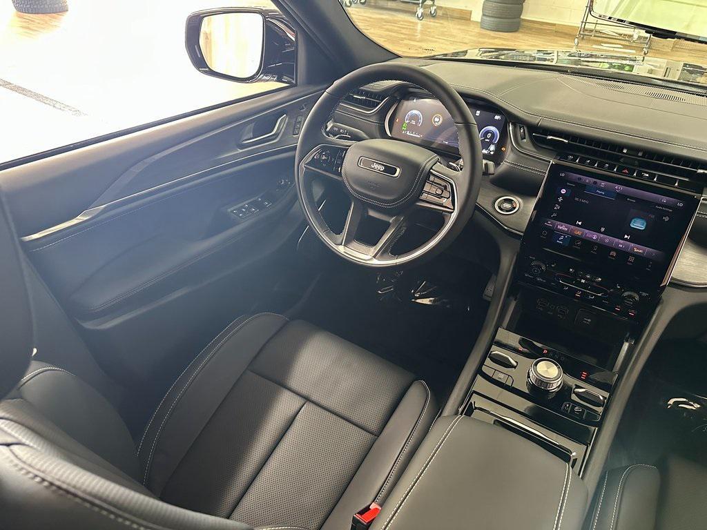 new 2025 Jeep Grand Cherokee car, priced at $57,790