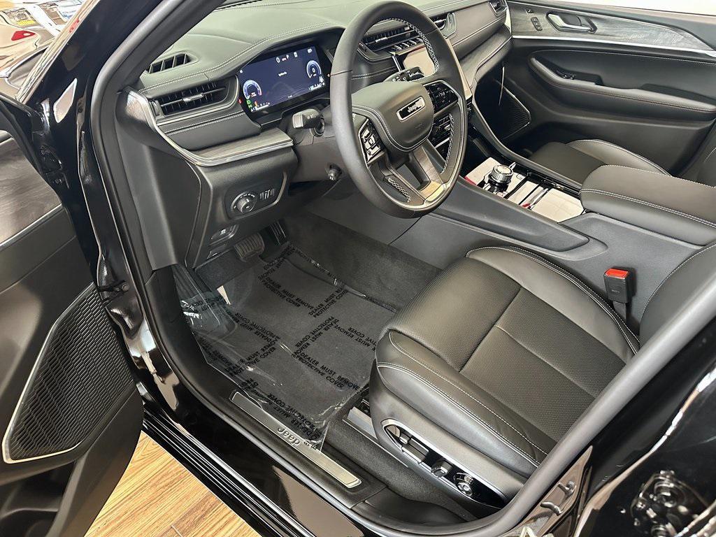 new 2025 Jeep Grand Cherokee car, priced at $57,790