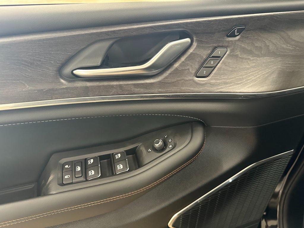 new 2025 Jeep Grand Cherokee car, priced at $57,790