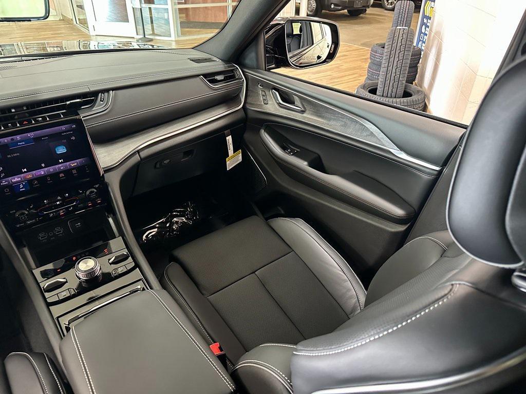 new 2025 Jeep Grand Cherokee car, priced at $57,790