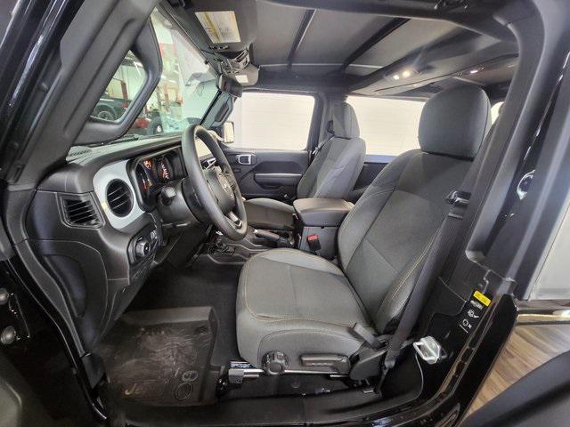 new 2025 Jeep Wrangler car, priced at $31,989