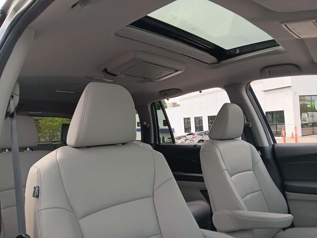 used 2022 Honda Pilot car, priced at $33,995