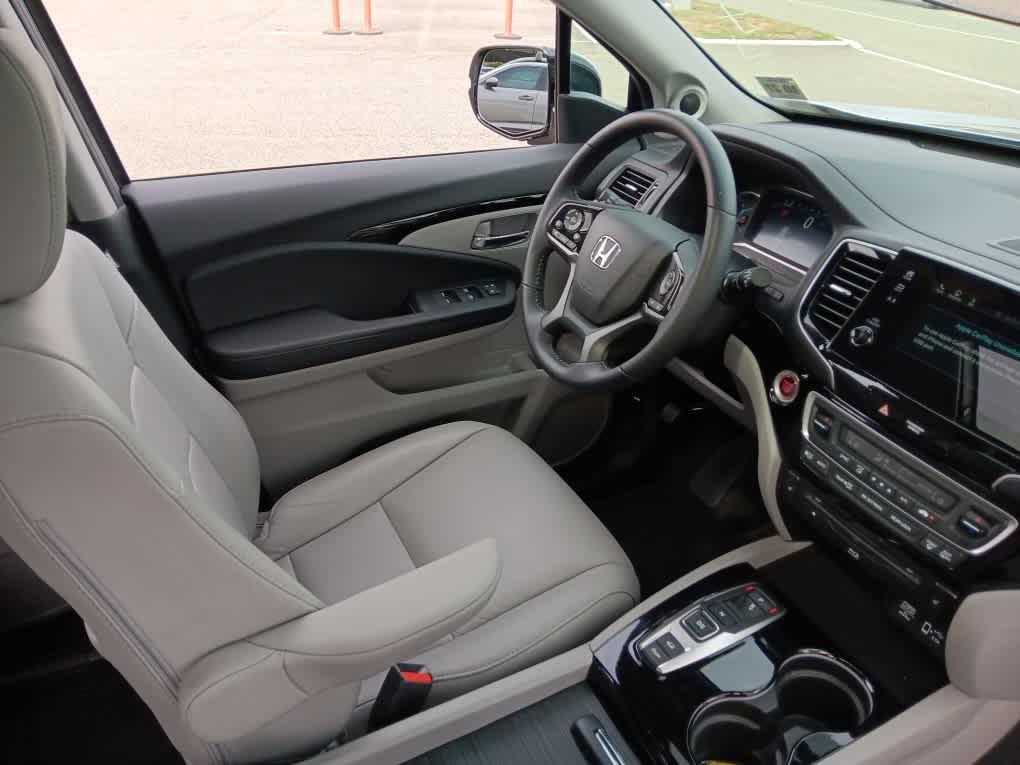 used 2022 Honda Pilot car, priced at $33,995
