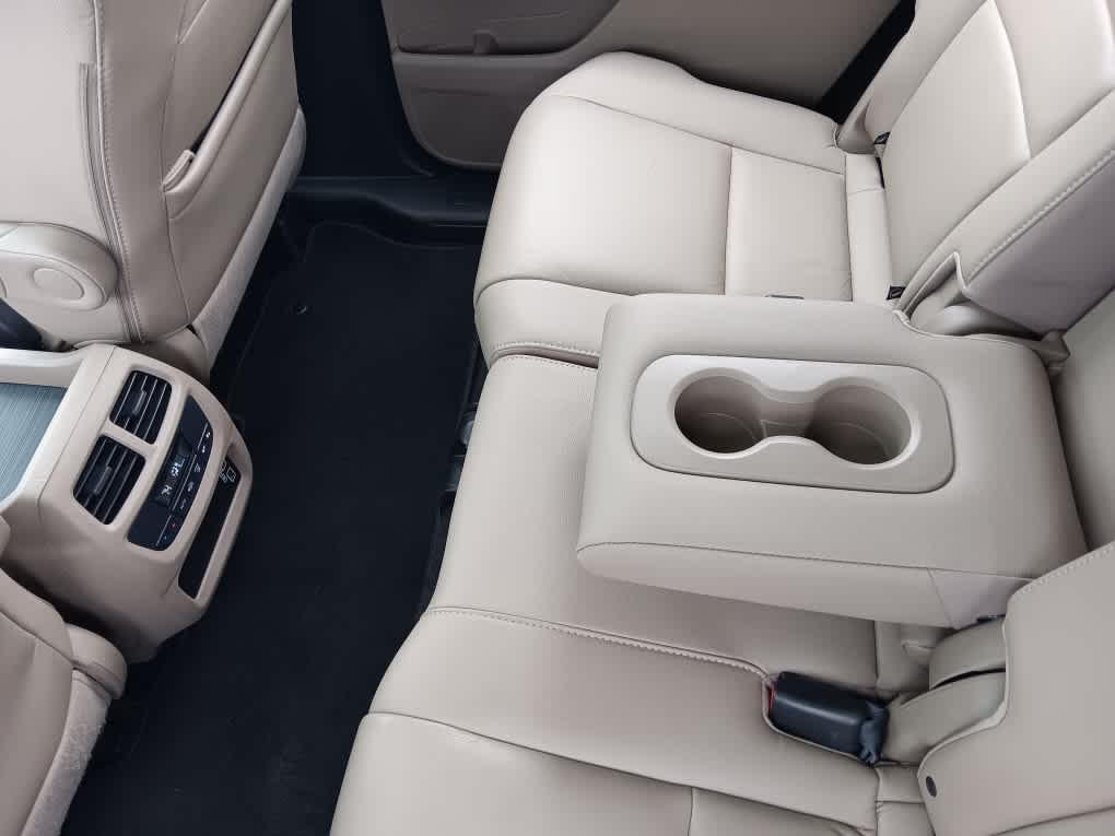 used 2022 Honda Pilot car, priced at $28,495